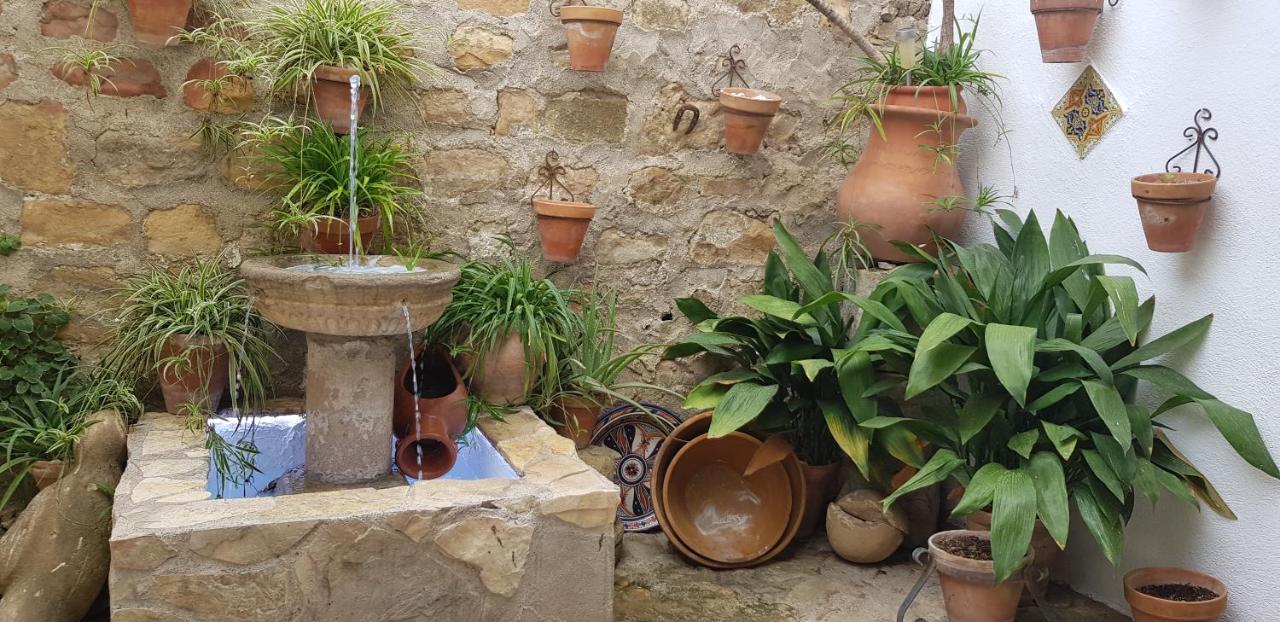 La Casa Del Pintor - Estudio De Arte En Baeza Bagian luar foto